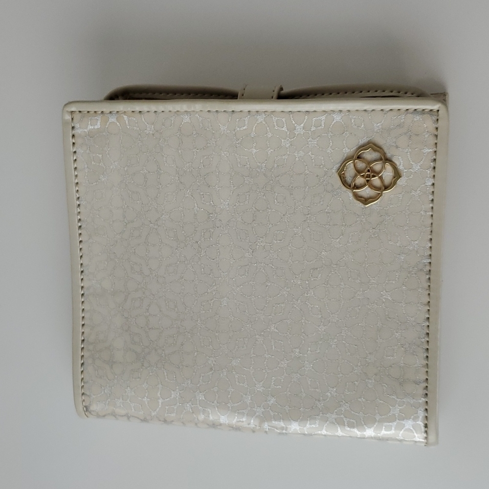 Kendra Scott The Zip Away Travel Jewelry Organizer Cream
